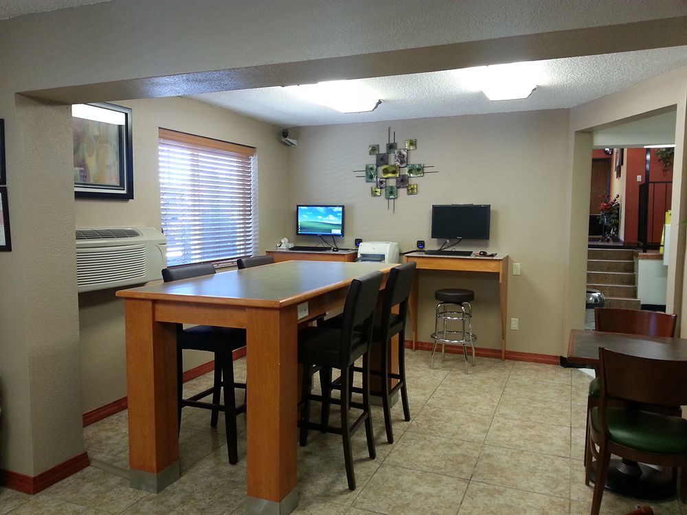 Super 8 By Wyndham Independence Kansas City Zewnętrze zdjęcie