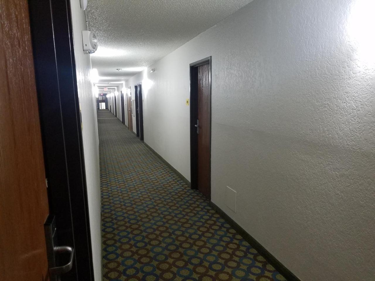 Super 8 By Wyndham Independence Kansas City Zewnętrze zdjęcie