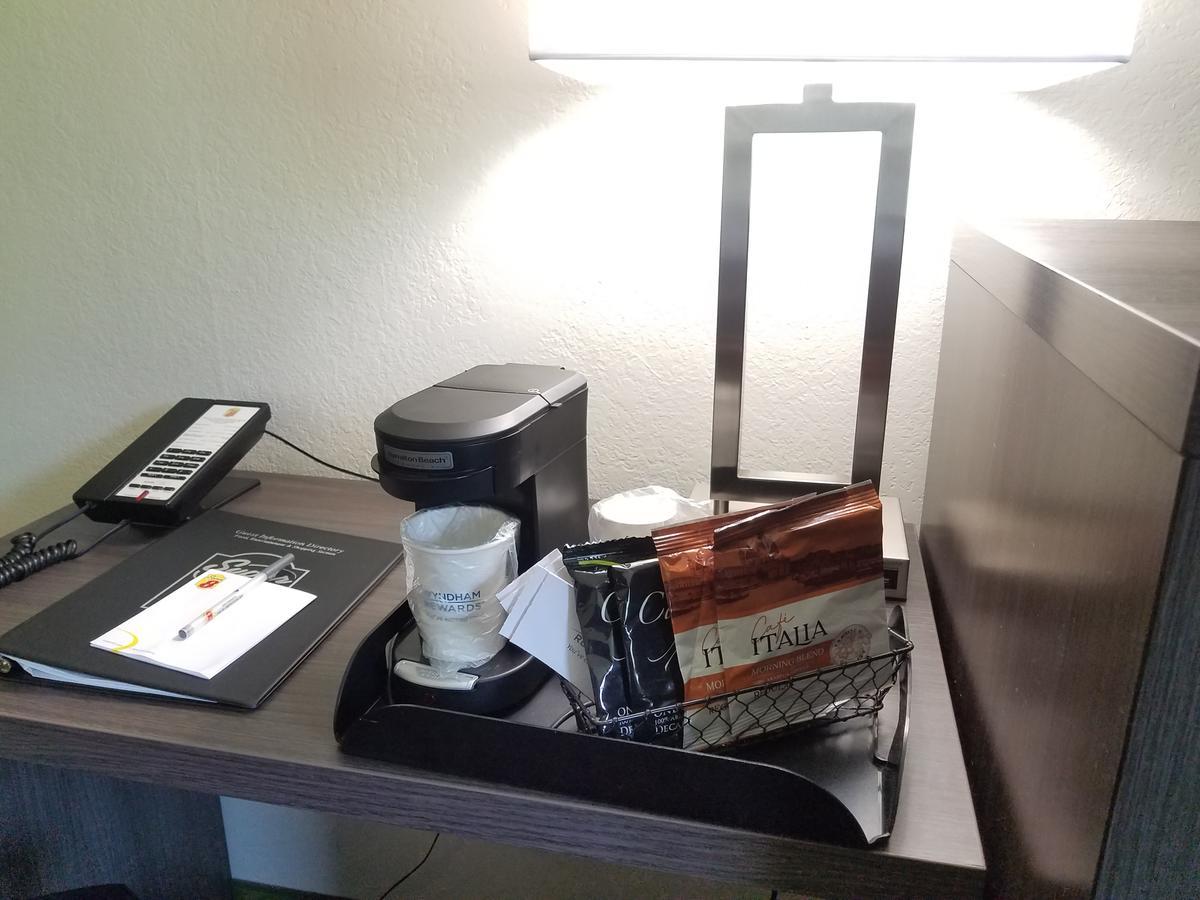 Super 8 By Wyndham Independence Kansas City Zewnętrze zdjęcie